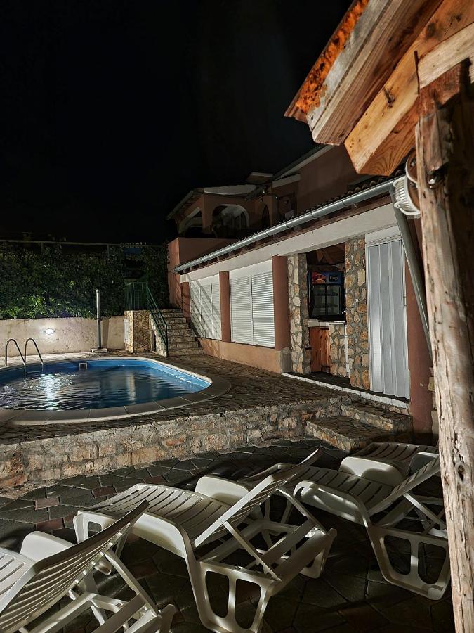 Guesthouse Dila Galovac  Ngoại thất bức ảnh