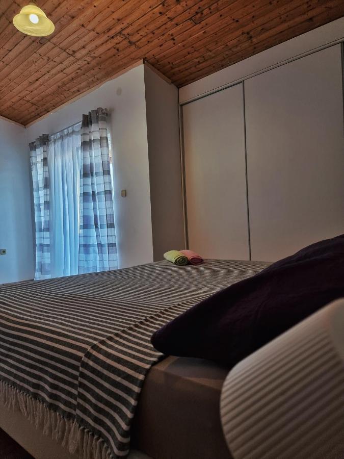 Guesthouse Dila Galovac  Ngoại thất bức ảnh