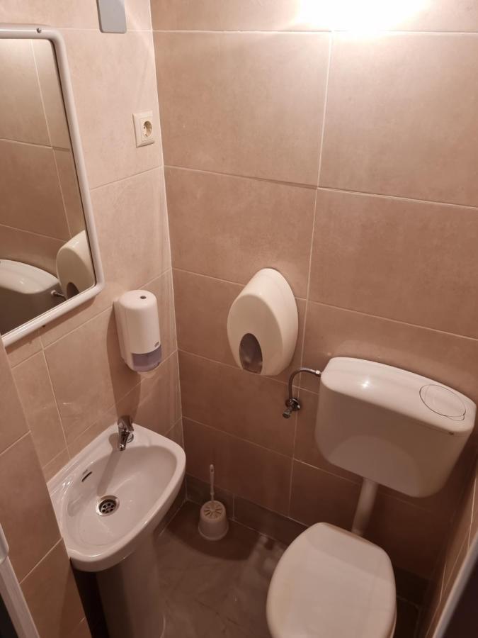 Guesthouse Dila Galovac  Ngoại thất bức ảnh