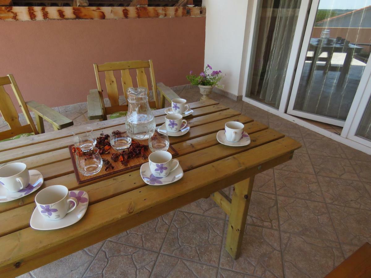 Guesthouse Dila Galovac  Ngoại thất bức ảnh