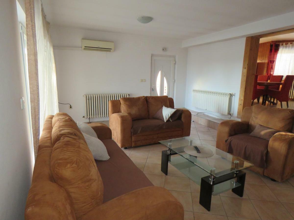 Guesthouse Dila Galovac  Ngoại thất bức ảnh
